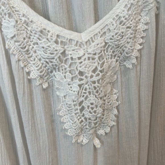 Chaps boho linen like flowy top medium white - Picture 2 of 4